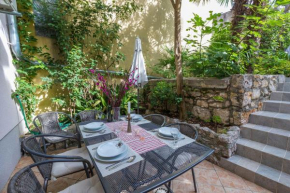 Nur 100 Meter zum Sandstrand mit mediterranem Garten